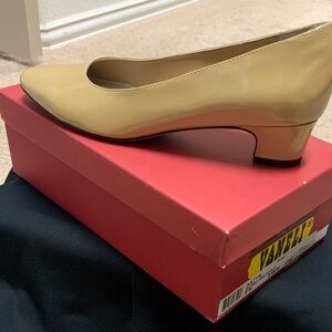 Van Eli Women's Beige Heels